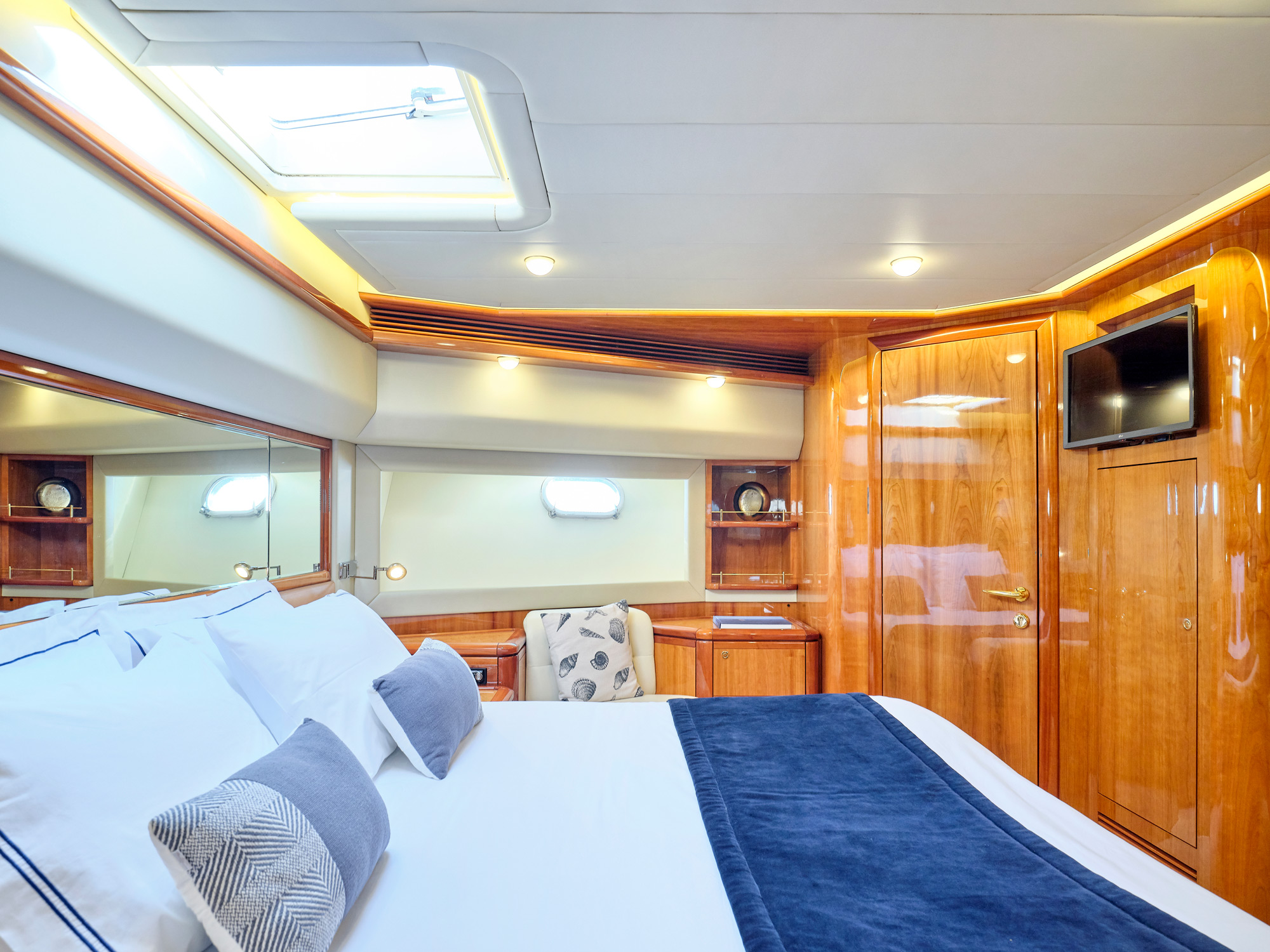 Ferretti 880 Boat Rental Grécia Portugal — view 3