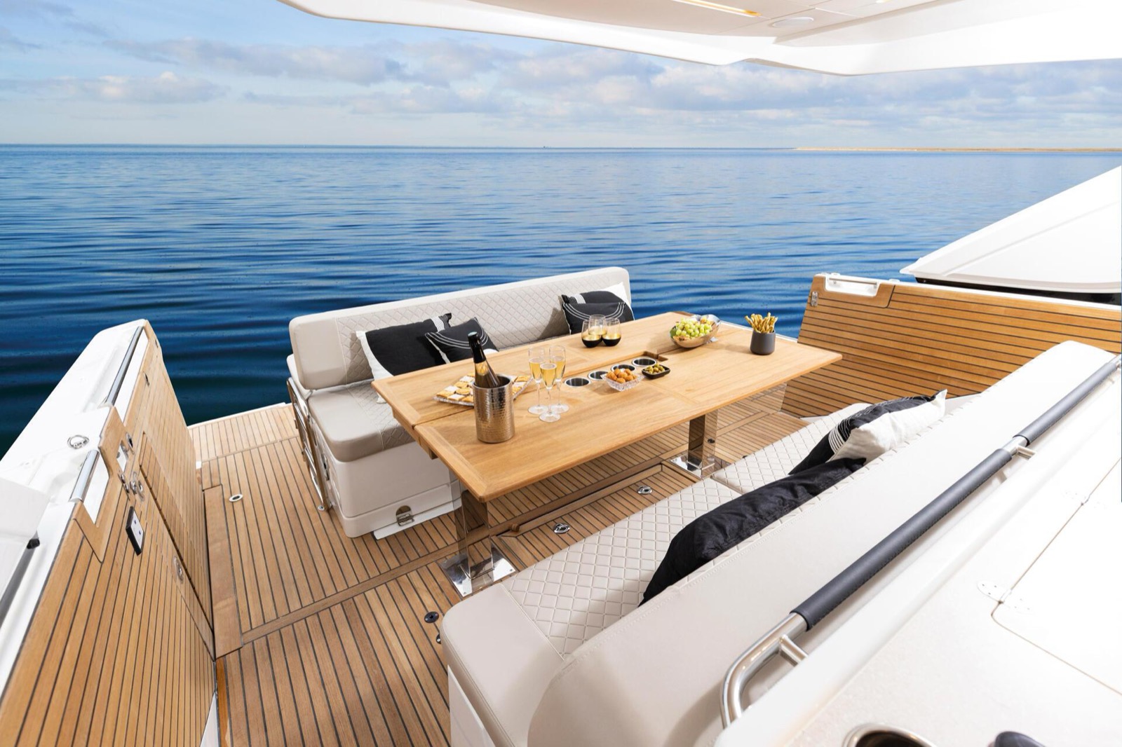 Jeanneau DB43 Boat Rental Algarve Portugal — view 3