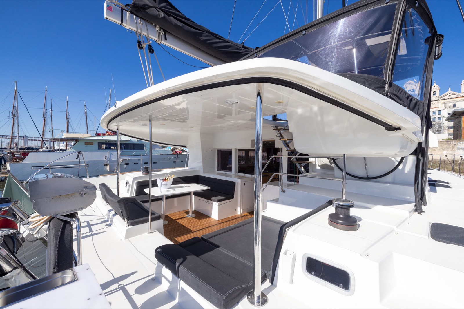 Lagoon 45 Boat Rental Lisboa Portugal — view 6