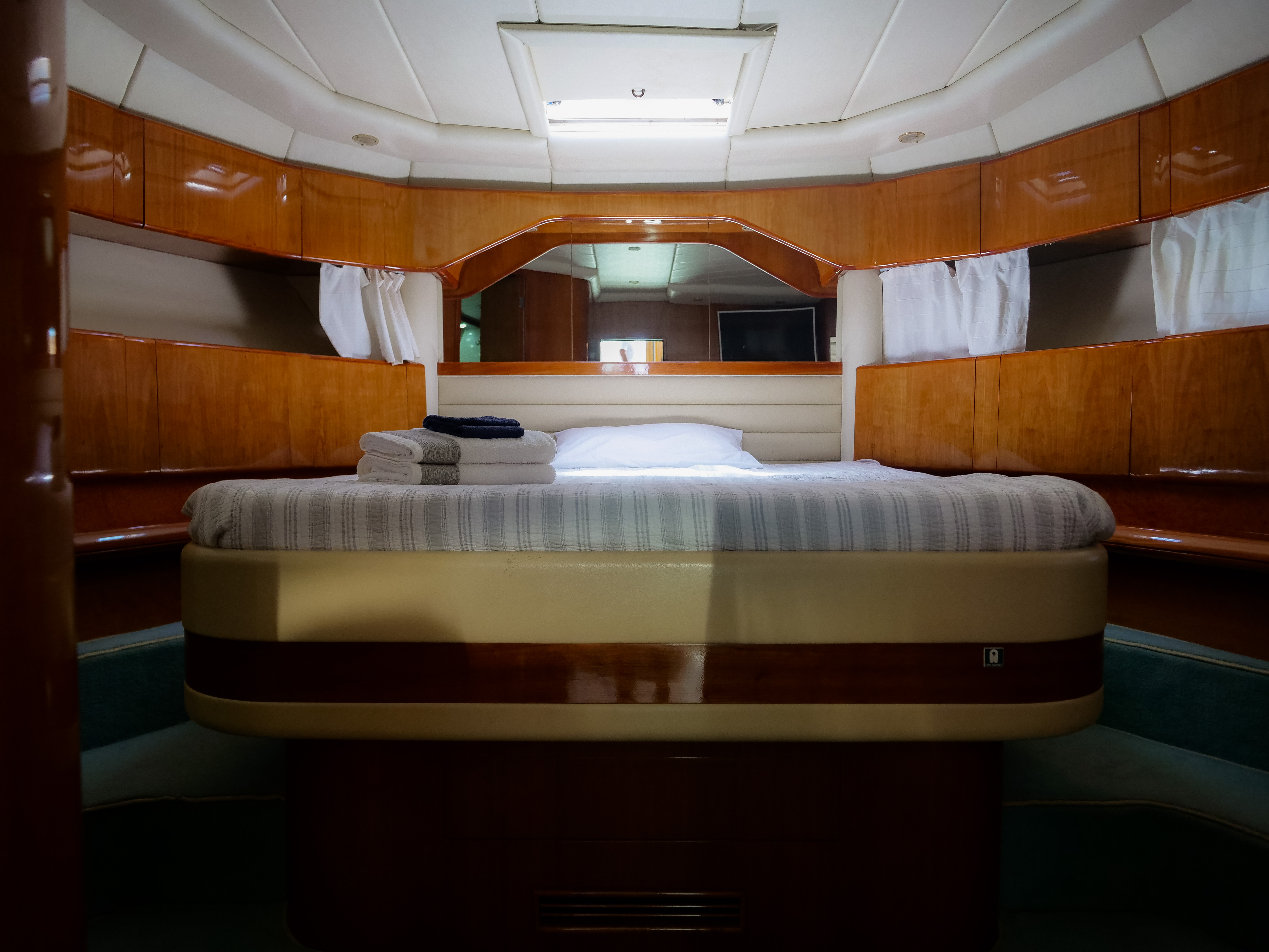 Luxury Flybridge 65 Boat Rental Algarve Portugal — view 2