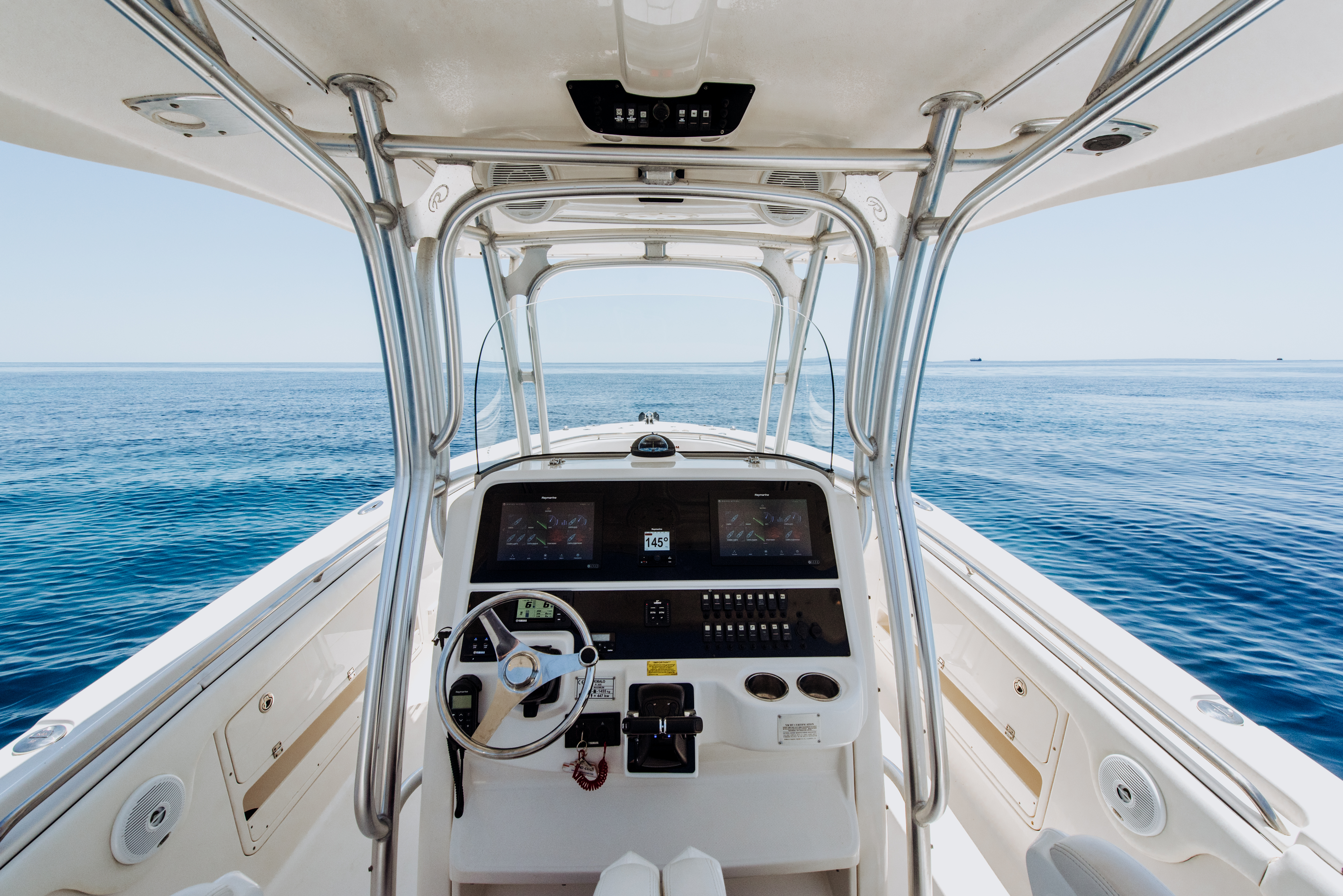 Robalo 300 Boat Rental Ibiza Portugal — view 3