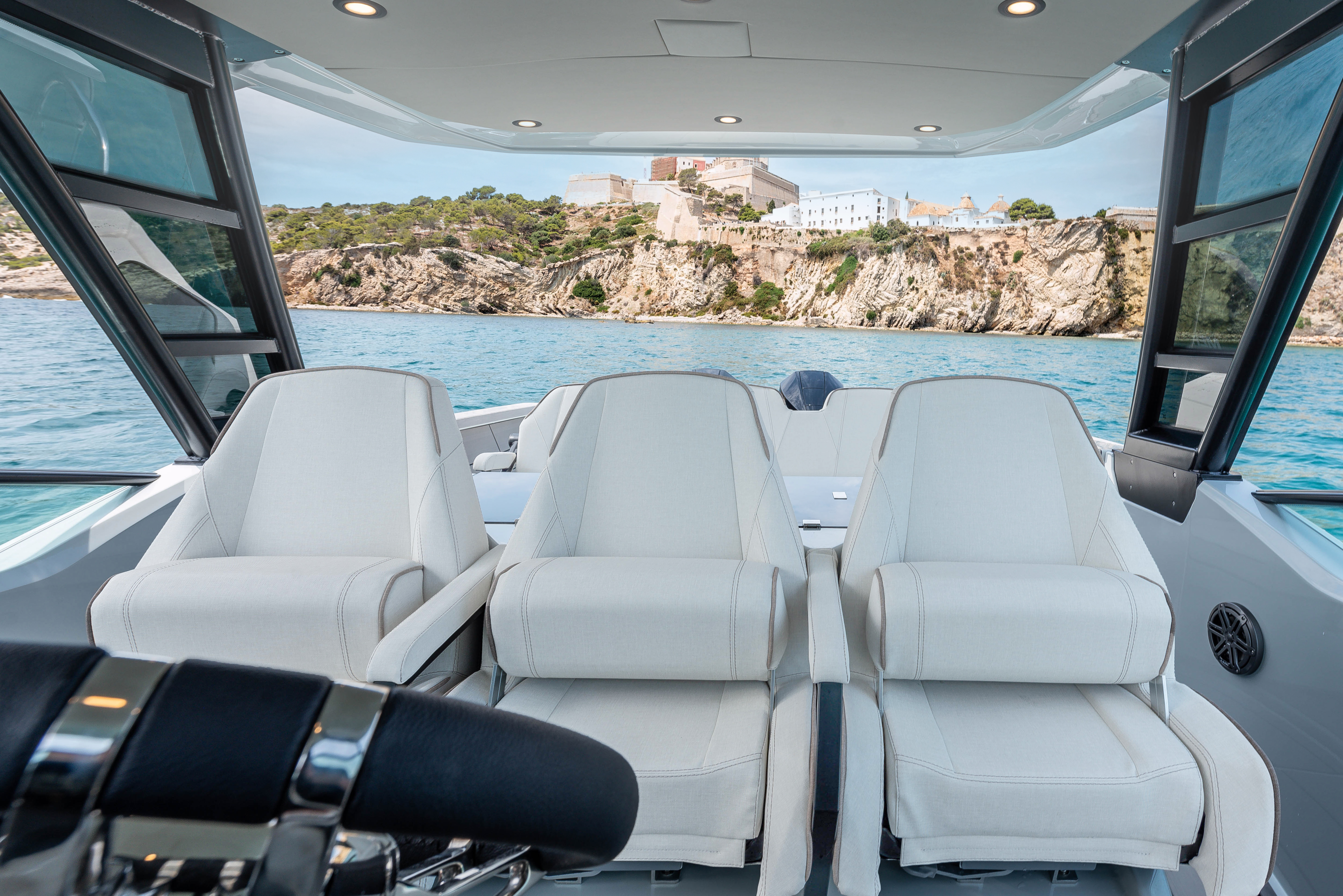 Saxdor 320 GTO Boat Rental Ibiza Portugal — view 4