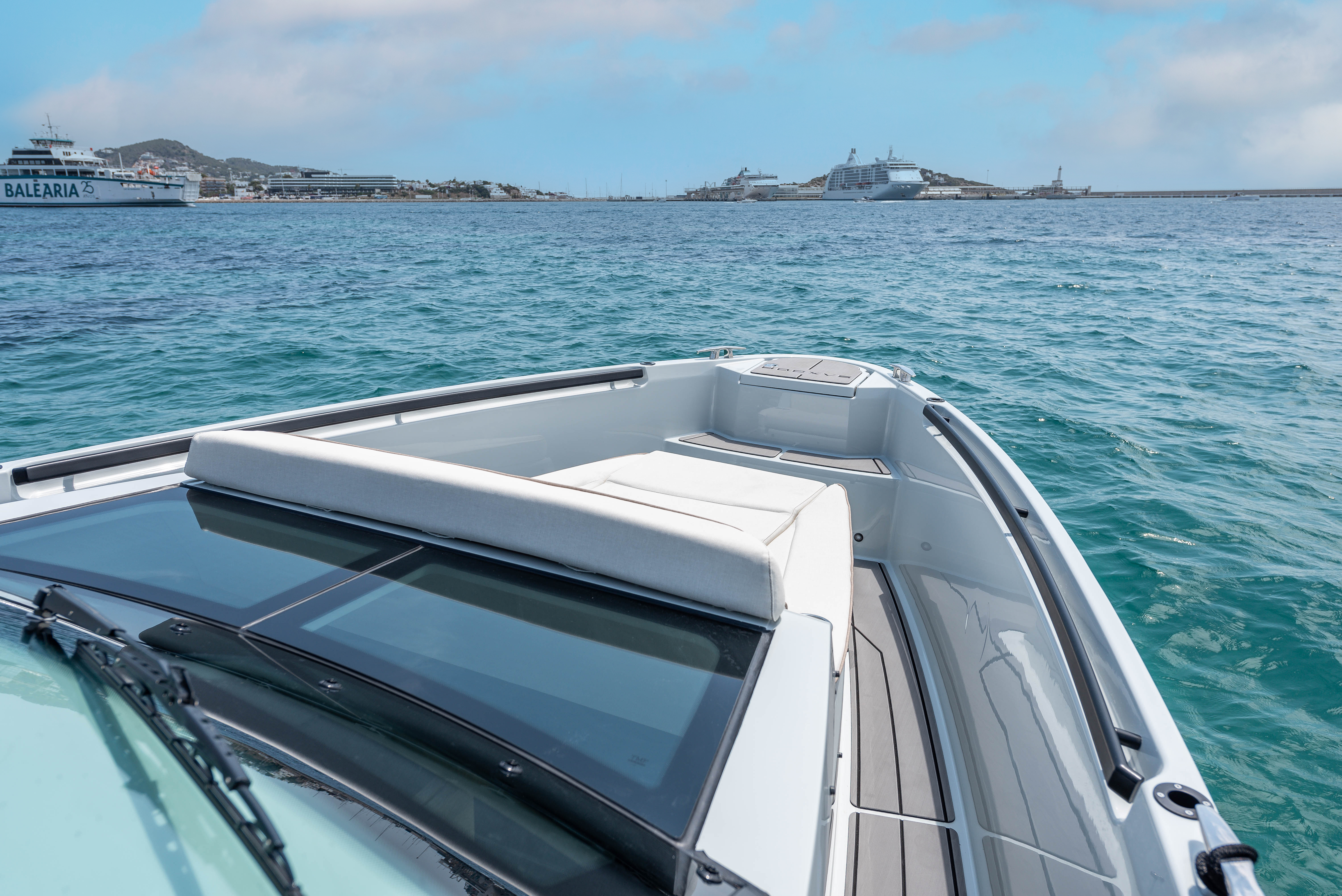 Saxdor 320 GTO Boat Rental Ibiza Portugal — view 5