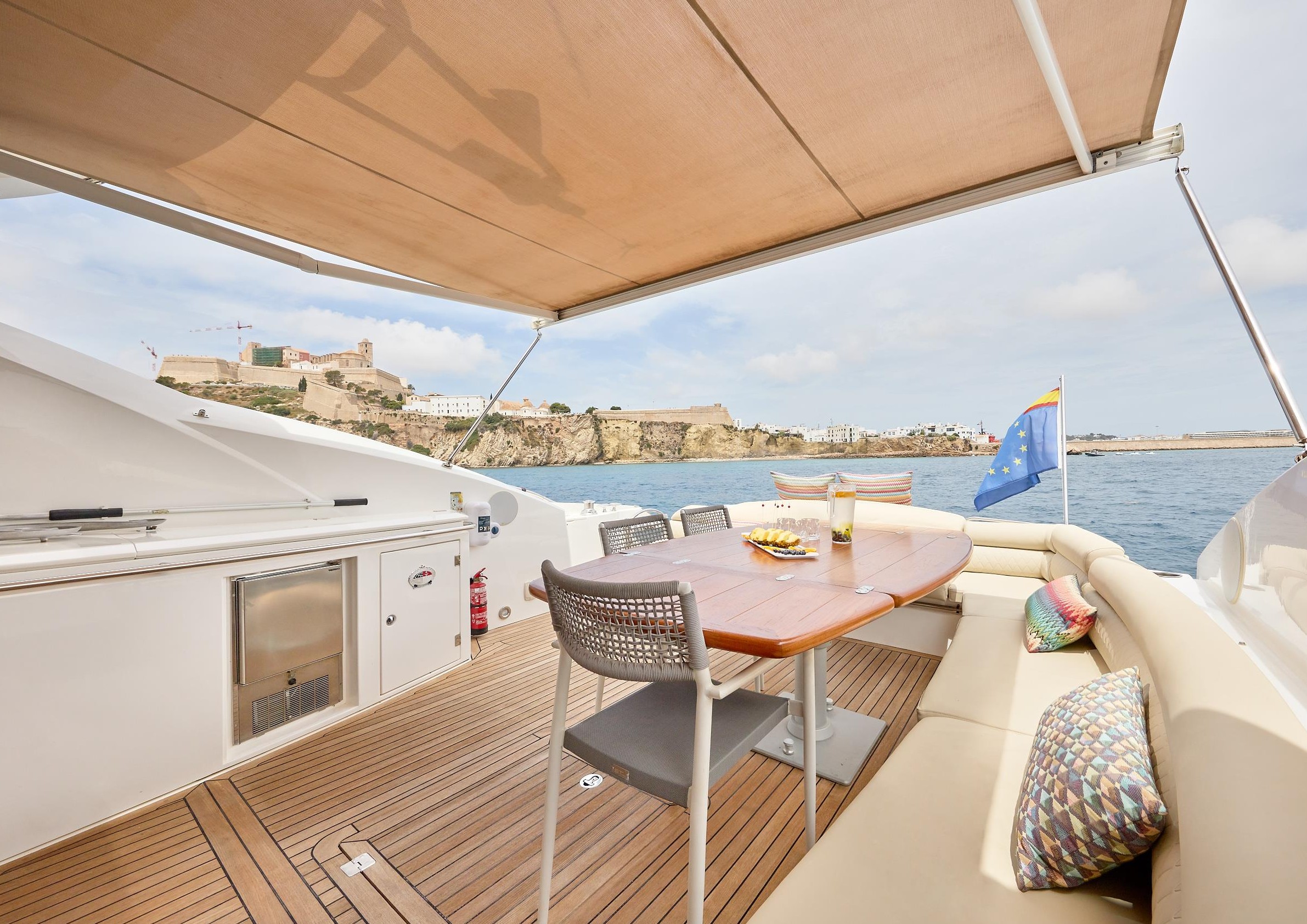 Sunseeker Predator 72 Boat Rental Ibiza Portugal — view 3