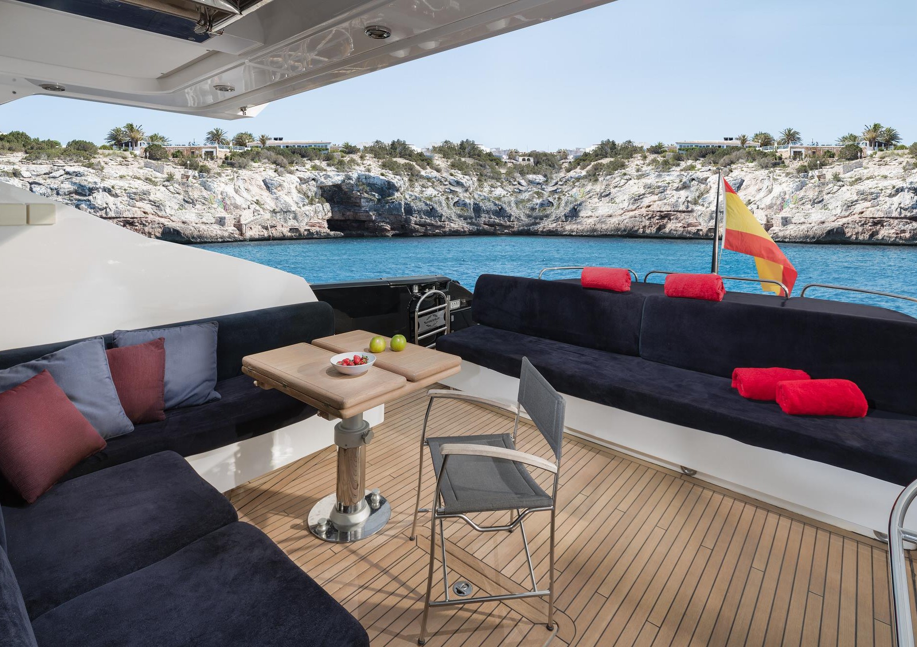 Sunseeker Predator 74 Boat Rental Ibiza Portugal — view 3