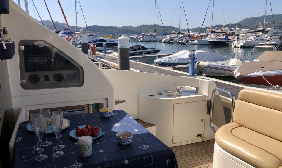 Azimut 46 Fly Boat Rental Tróia Portugal — view 7