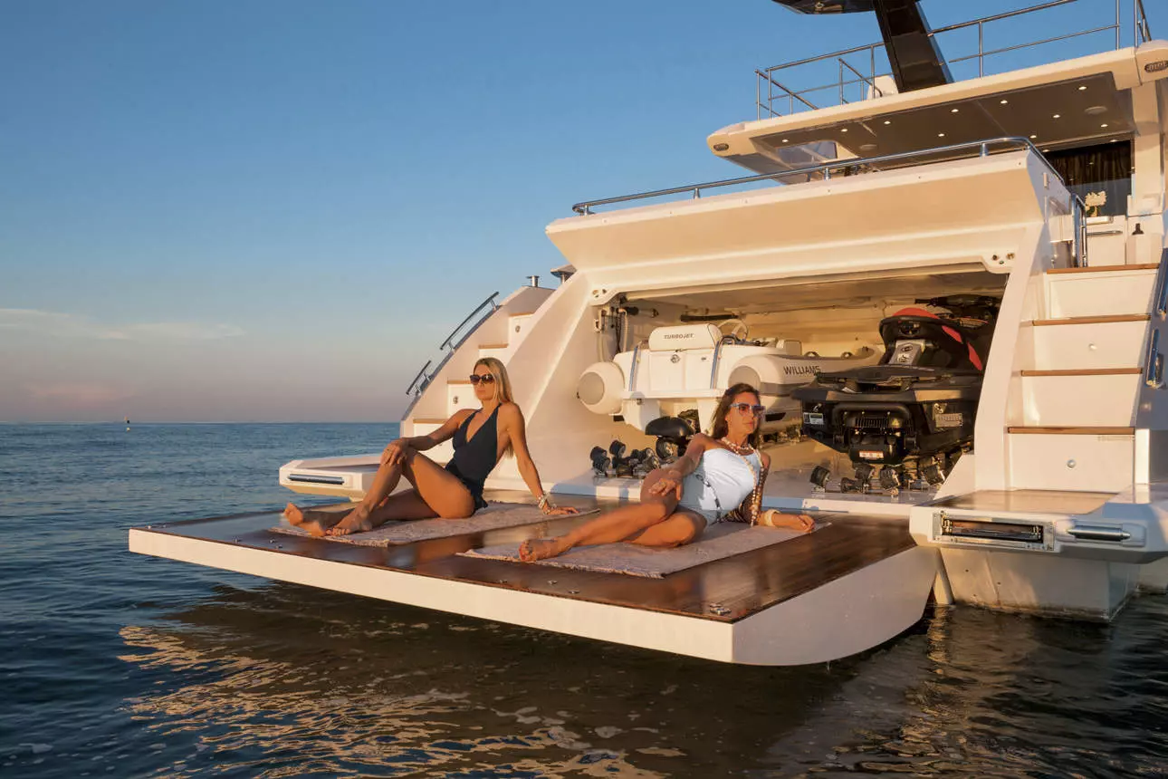 Azimut 77 S Boat Rental Algarve Portugal — view 3