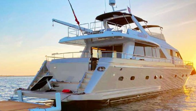 Falcon 82 Fly Boat Rental Cascais Portugal — view 2