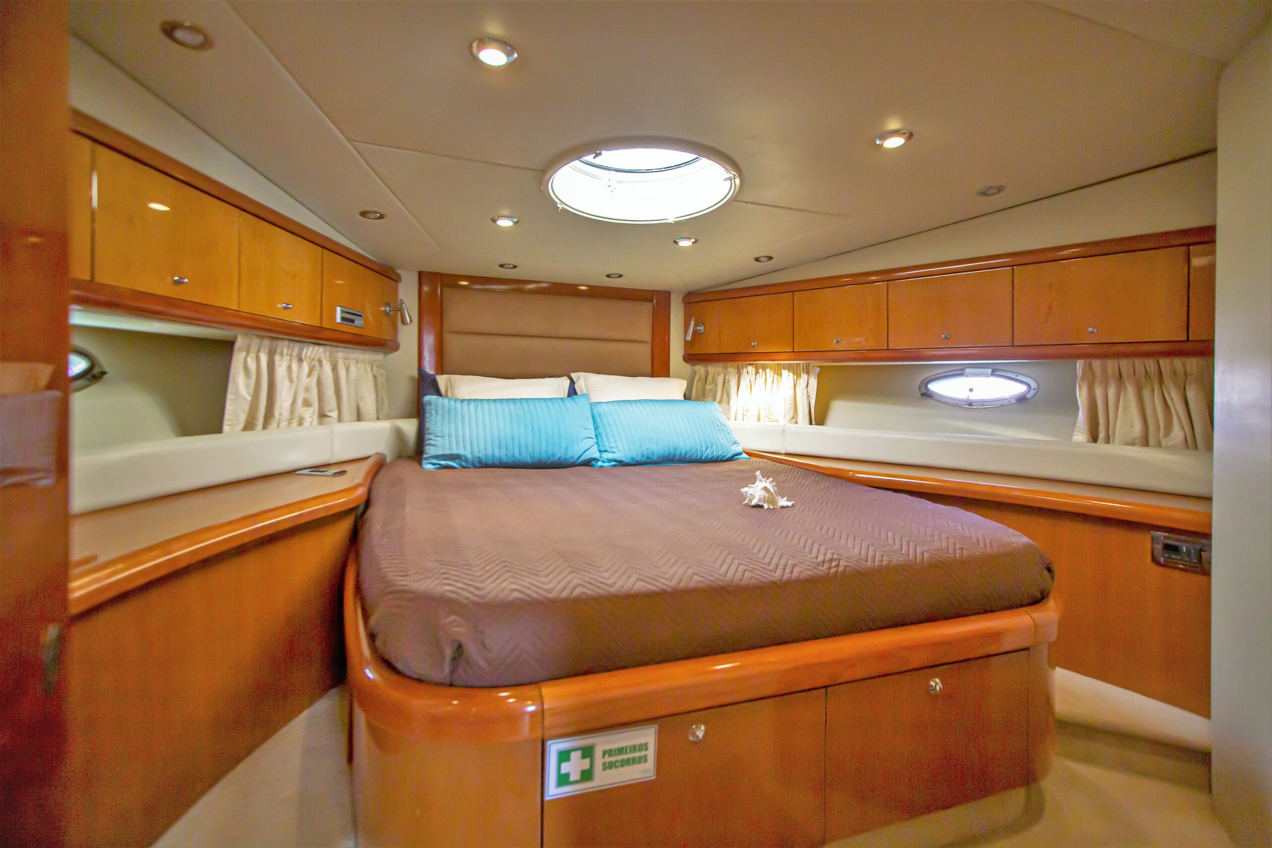 Sunseeker Portofino 53 (Vilamoura) Boat Rental Algarve Portugal — view 7