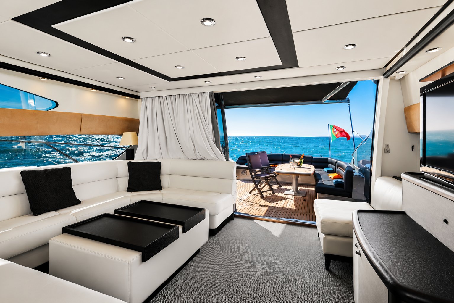 Sunseeker Predator 72 (Vilamoura) Boat Rental Algarve Portugal — view 5
